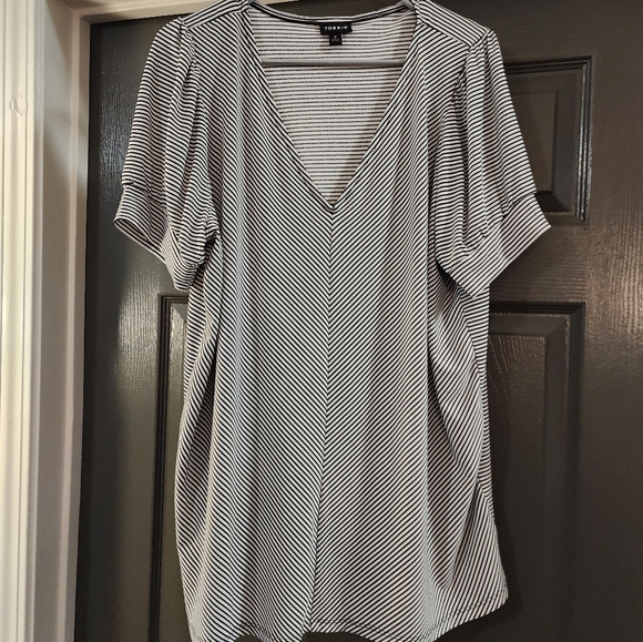 Torrid Plus Size 2 - Studio Crepe V-neck Puff Sleeve Top - Black & White Stripes - Picture 6 of 10